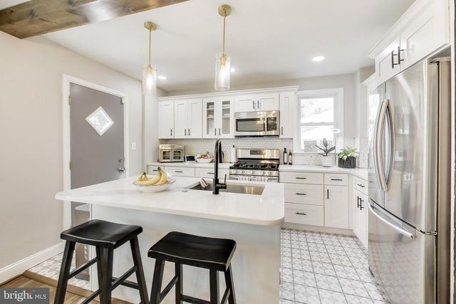 4609 HILLSIDE RD SE, Washington, DC 20019