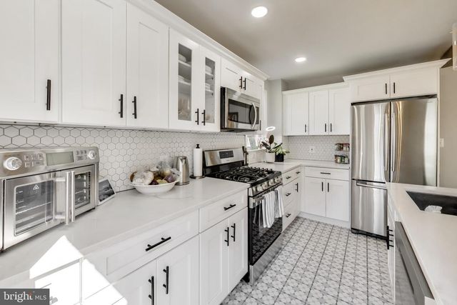 4609 HILLSIDE RD SE, Washington, DC 20019