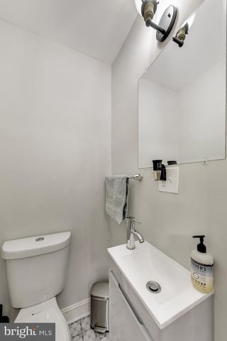 4609 HILLSIDE RD SE, Washington, DC 20019