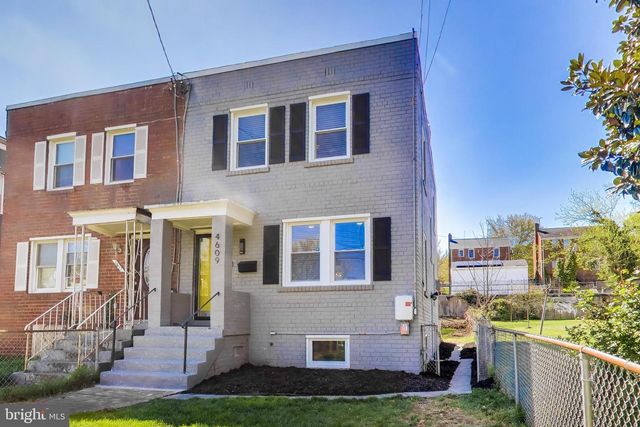 4609 HILLSIDE RD SE, Washington, DC 20019