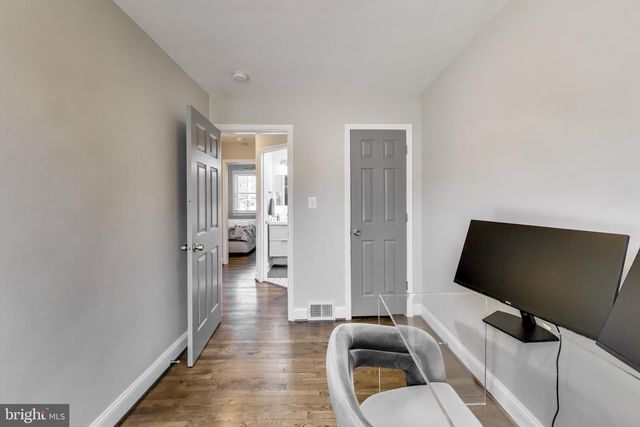 4609 HILLSIDE RD SE, Washington, DC 20019