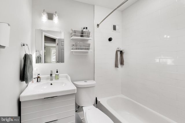 4609 HILLSIDE RD SE, Washington, DC 20019