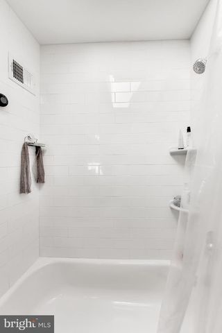 4609 HILLSIDE RD SE, Washington, DC 20019