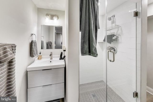 4609 HILLSIDE RD SE, Washington, DC 20019