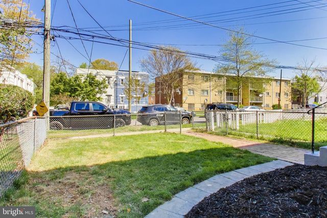 4609 HILLSIDE RD SE, Washington, DC 20019