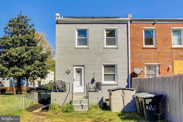 4609 HILLSIDE RD SE, Washington, DC 20019