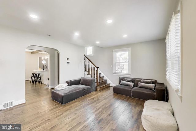 4609 HILLSIDE RD SE, Washington, DC 20019