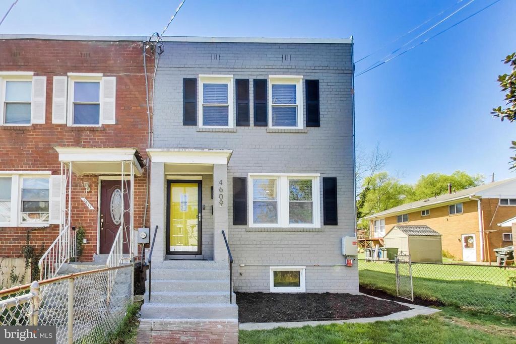 4609 HILLSIDE RD SE, Washington, DC 20019