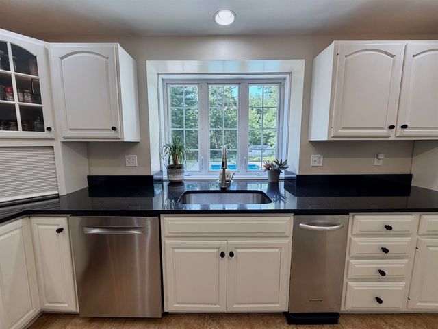 11 Boxwood Lane, Dover, NH 03820