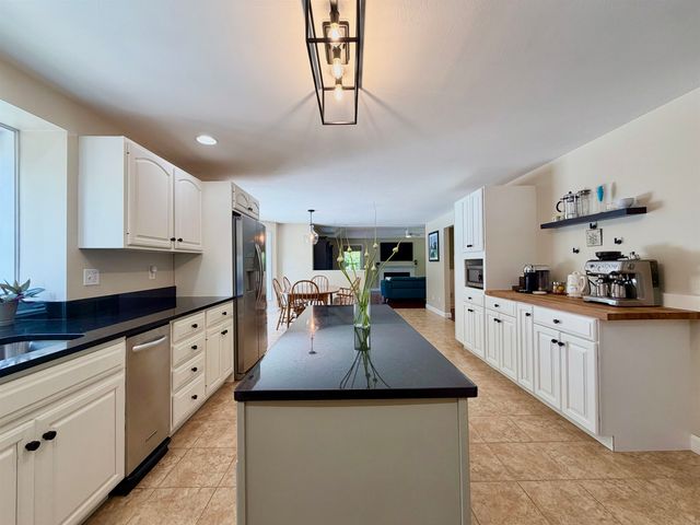 11 Boxwood Lane, Dover, NH 03820