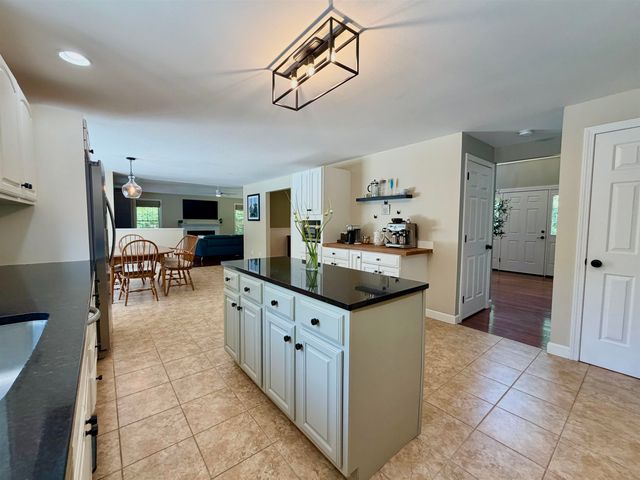 11 Boxwood Lane, Dover, NH 03820