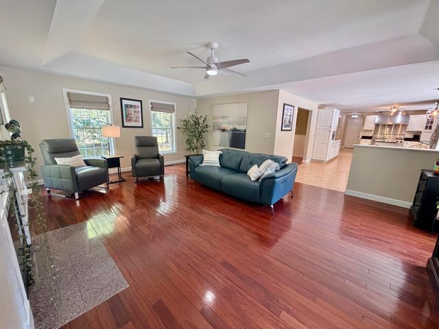 11 Boxwood Lane, Dover, NH 03820