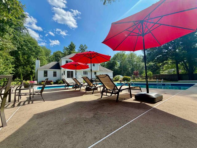 11 Boxwood Lane, Dover, NH 03820