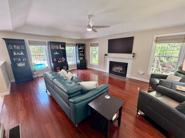11 Boxwood Lane, Dover, NH 03820