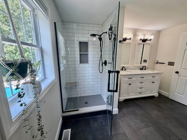 11 Boxwood Lane, Dover, NH 03820