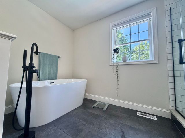 11 Boxwood Lane, Dover, NH 03820