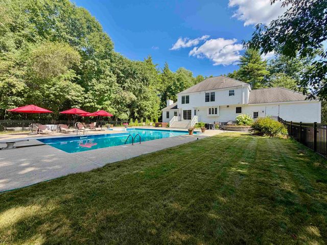 11 Boxwood Lane, Dover, NH 03820