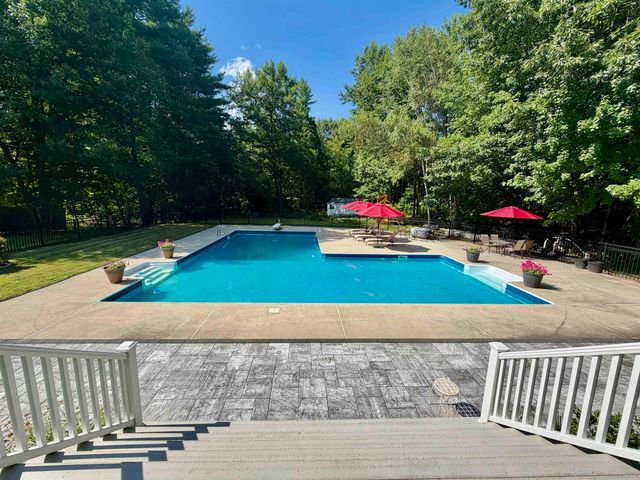 11 Boxwood Lane, Dover, NH 03820