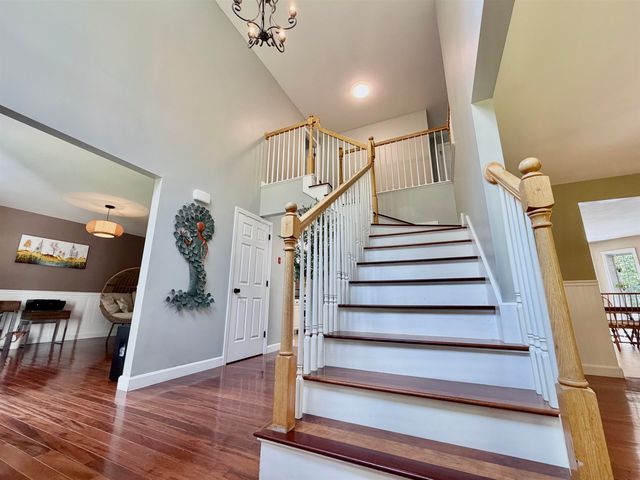 11 Boxwood Lane, Dover, NH 03820
