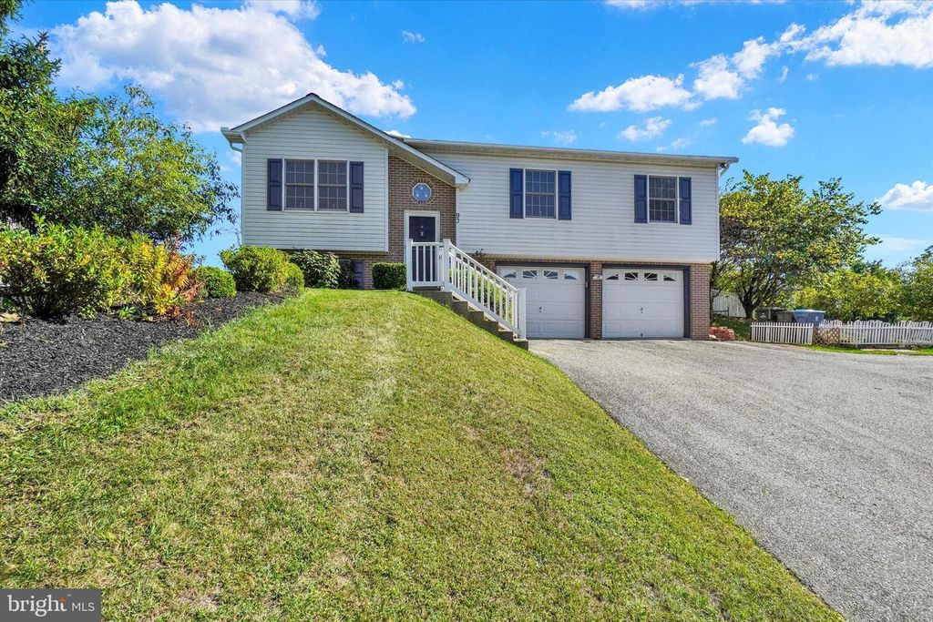 93 MAIN, Yorkana, PA 17402