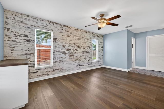 4200 BEACH DRIVE SE, St Petersburg, FL 33705