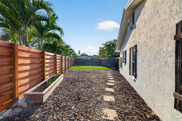 4200 BEACH DRIVE SE, St Petersburg, FL 33705