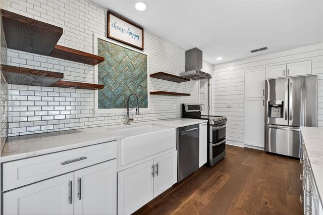 4200 BEACH DRIVE SE, St Petersburg, FL 33705