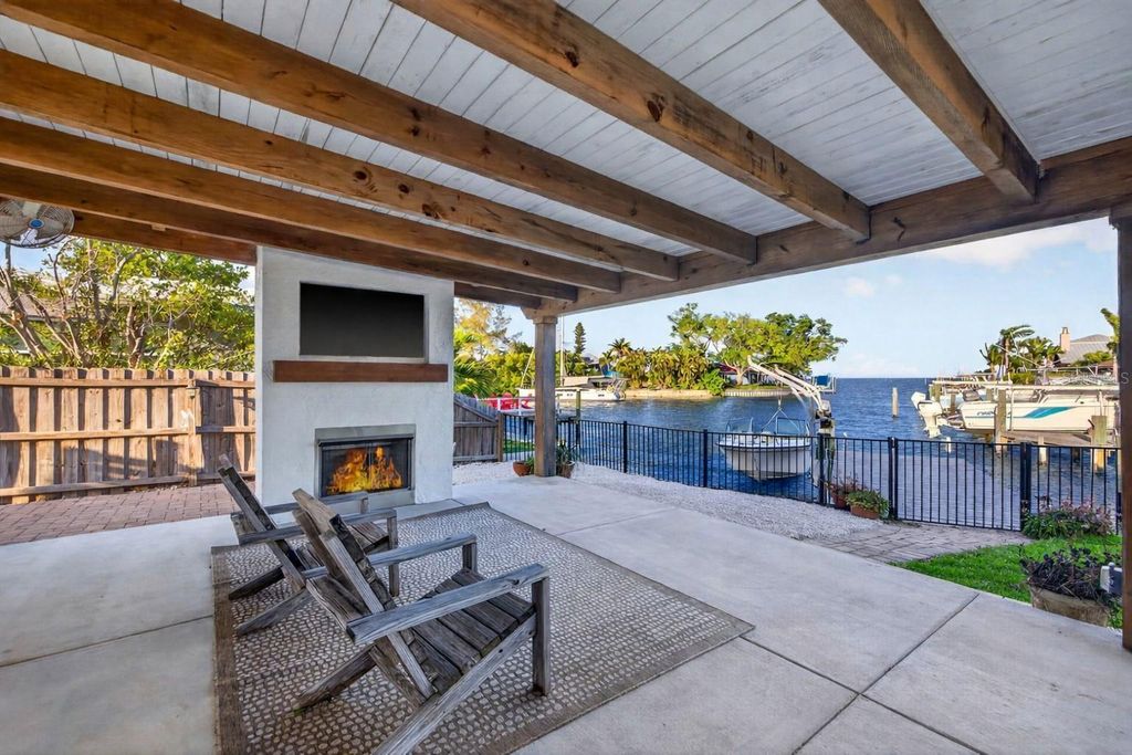 Image 2 of property listing at 4200 BEACH DRIVE SE, St Petersburg, FL 33705
