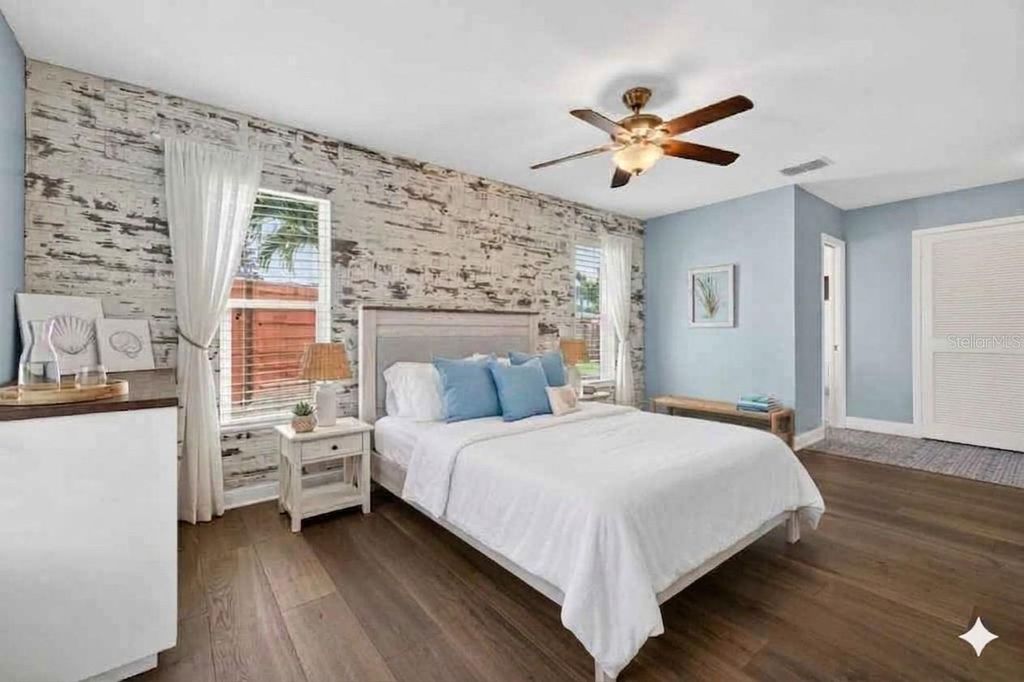 Image 12 of property listing at 4200 BEACH DRIVE SE, St Petersburg, FL 33705