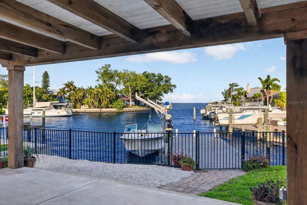Image 19 of property listing at 4200 BEACH DRIVE SE, St Petersburg, FL 33705