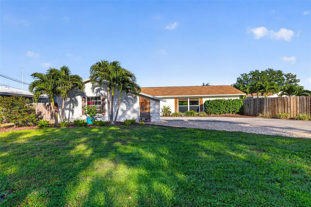 Image 3 of property listing at 4200 BEACH DRIVE SE, St Petersburg, FL 33705