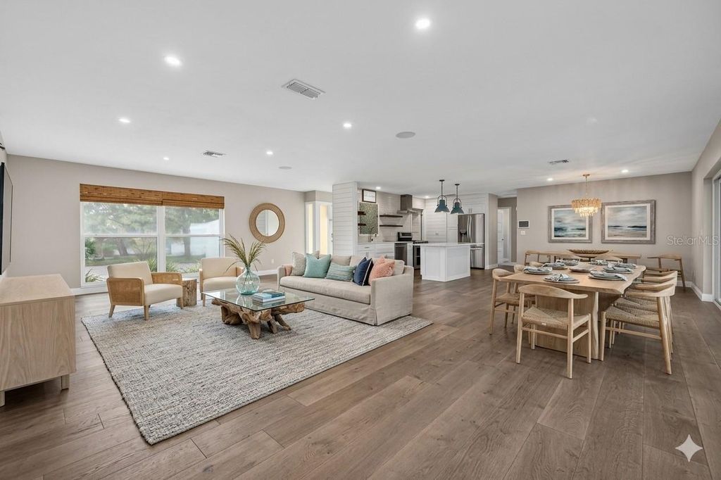Image 5 of property listing at 4200 BEACH DRIVE SE, St Petersburg, FL 33705