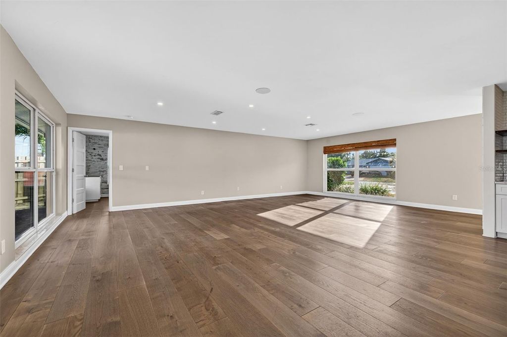 Image 6 of property listing at 4200 BEACH DRIVE SE, St Petersburg, FL 33705