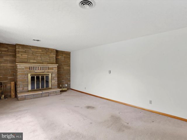 100 FAWN LN, Keyser, WV 26726