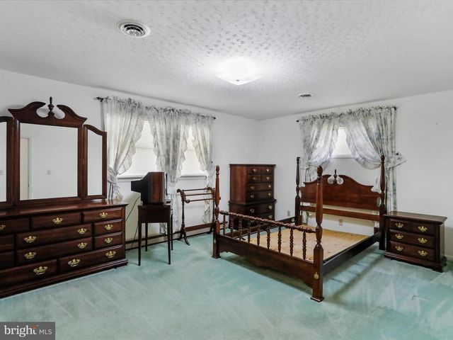 100 FAWN LN, Keyser, WV 26726