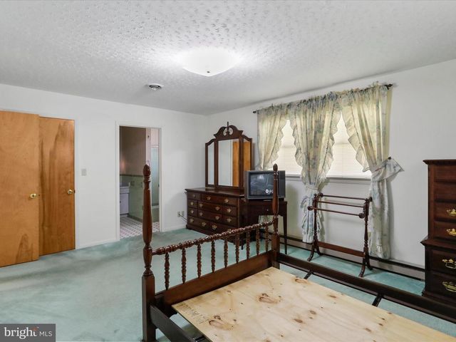 100 FAWN LN, Keyser, WV 26726