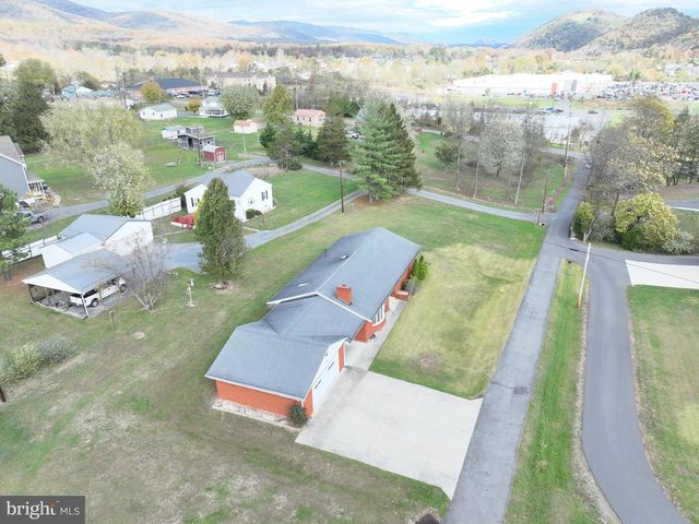 100 FAWN LN, Keyser, WV 26726