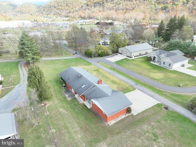 100 FAWN LN, Keyser, WV 26726