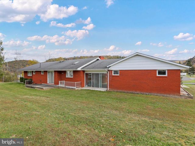 100 FAWN LN, Keyser, WV 26726