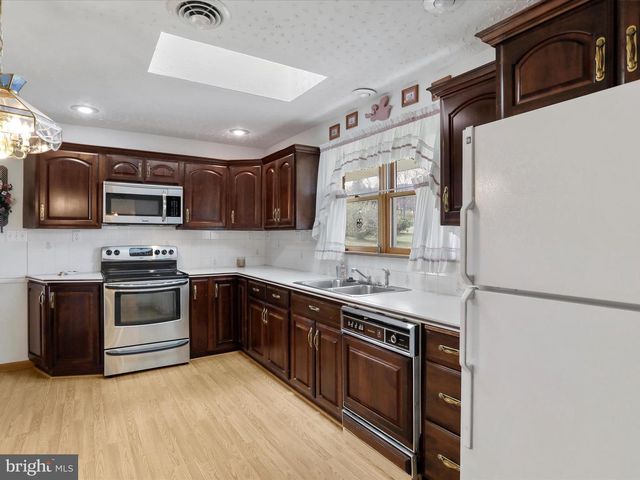 100 FAWN LN, Keyser, WV 26726