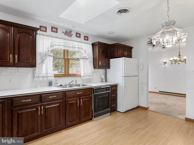 100 FAWN LN, Keyser, WV 26726