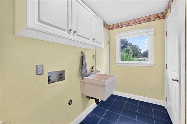 1356 Baycliff DR, Virginia Beach, VA 23454