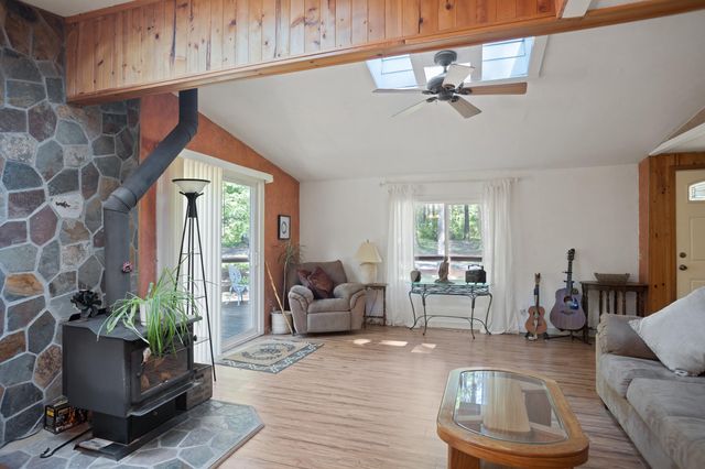 724 Three Mill Road, Selma, OR 97538