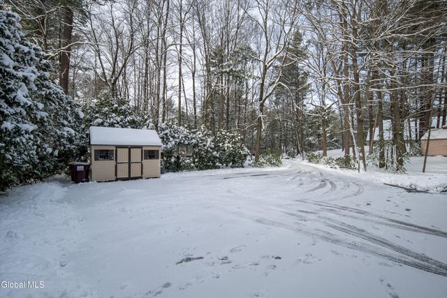 16 Innisbrook Drive, Clifton Park, NY 12065