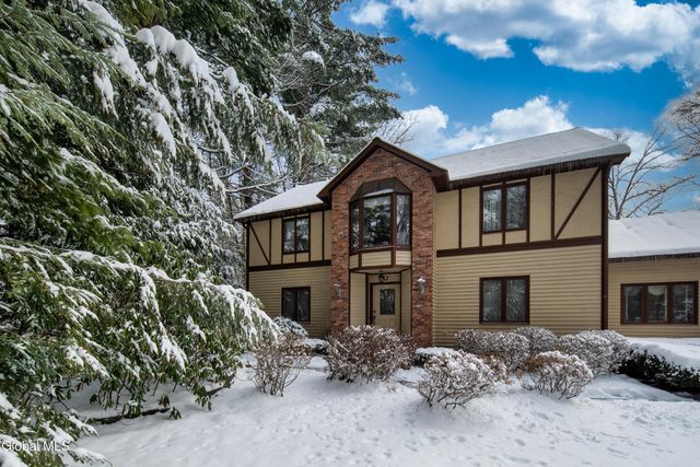 16 Innisbrook Drive, Clifton Park, NY 12065