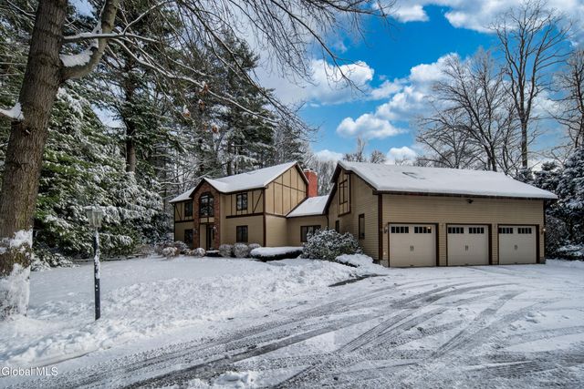 16 Innisbrook Drive, Clifton Park, NY 12065