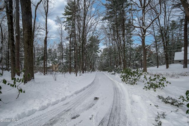 16 Innisbrook Drive, Clifton Park, NY 12065