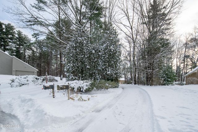 16 Innisbrook Drive, Clifton Park, NY 12065