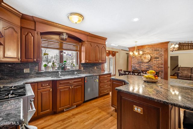 16 Innisbrook Drive, Clifton Park, NY 12065