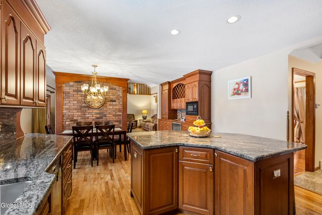 16 Innisbrook Drive, Clifton Park, NY 12065